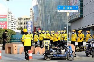 差点成罪人？拉亚摘球遭对手力压破门，下地封近角又被射穿